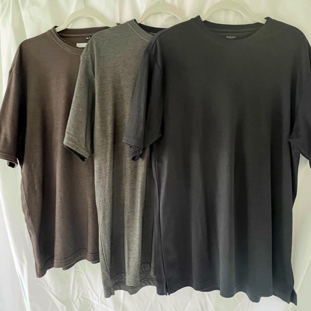 Lot of Mens 3 Short Sleeve T-Shirts - Black, Gray, Brown